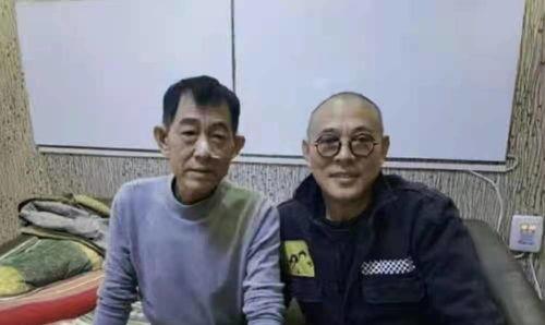 最新爆料二哥离世是谁,揭秘背后真相，娱乐圈再掀波澜  第1张